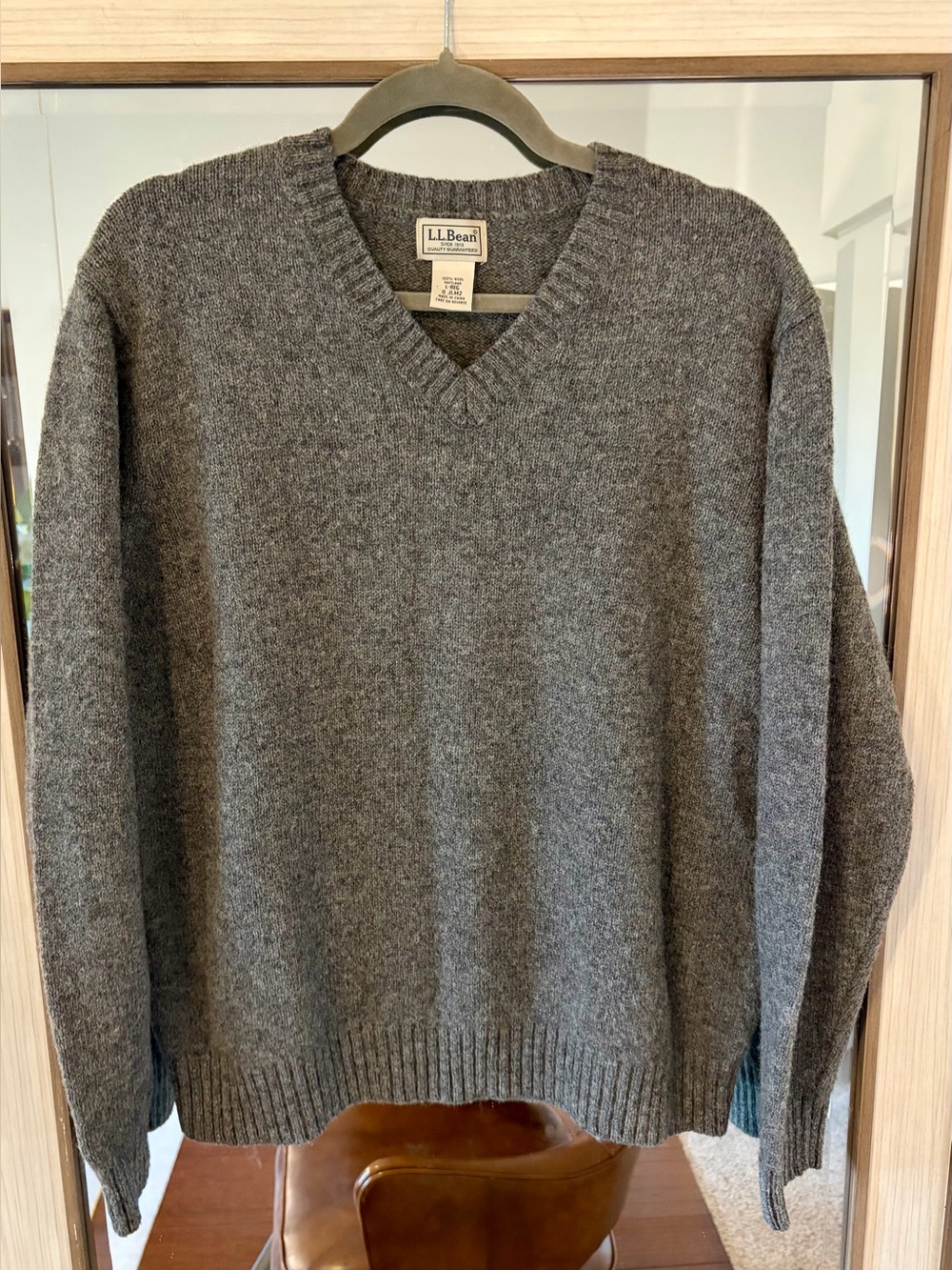 LL Bean Men’s Large 100% Shetland Wool V-Neck Sweater Gray Pullover Classic